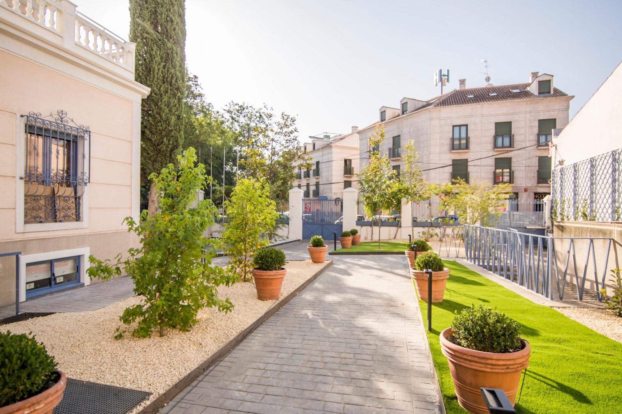 Apartamentos Plaza De Santiago - Estudios Turisticos - 1 Llave Pinto Kültér fotó