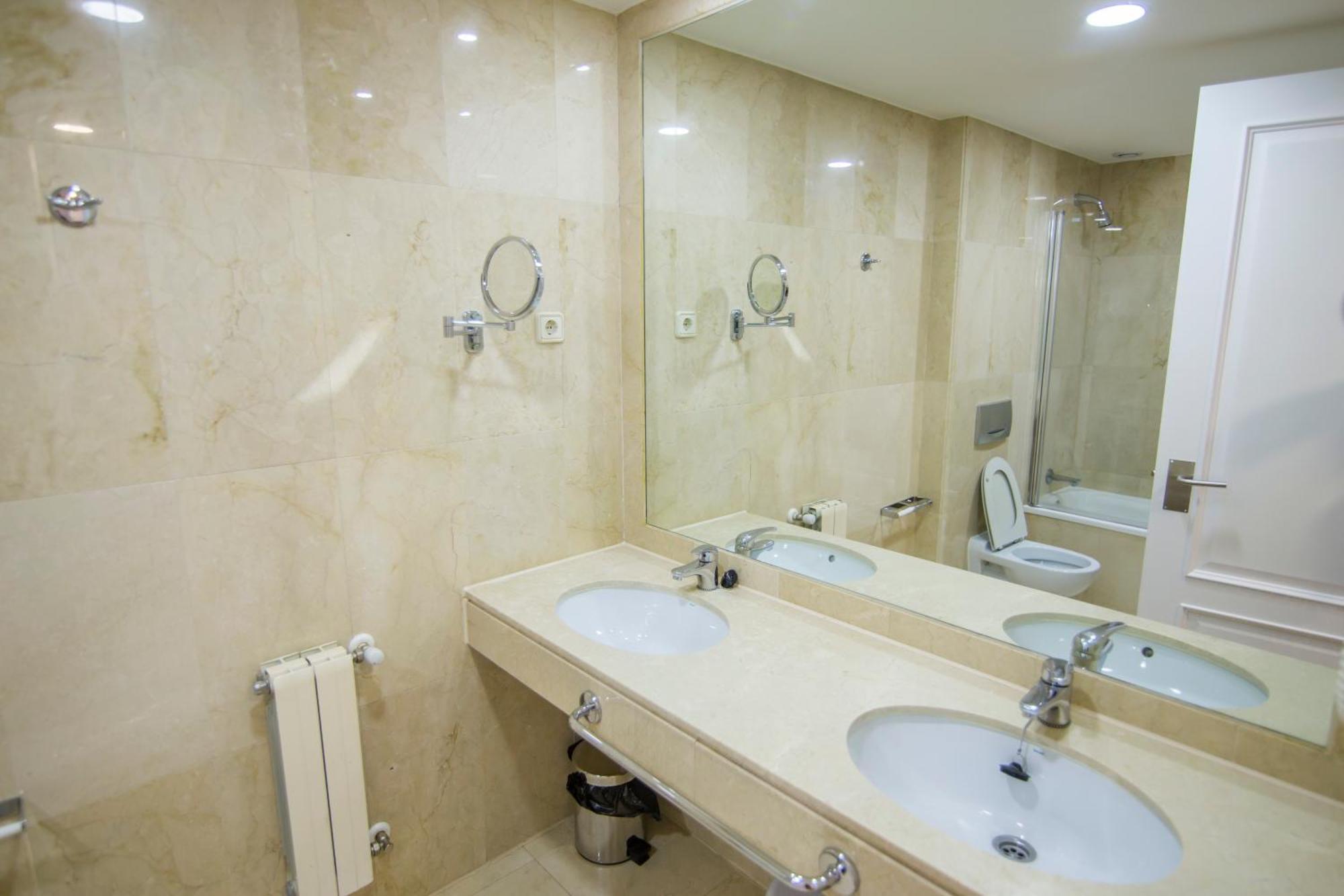 Apartamentos Plaza De Santiago - Estudios Turisticos - 1 Llave Pinto Kültér fotó