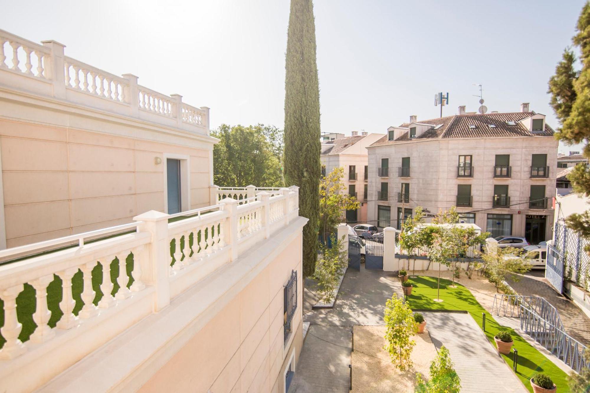 Apartamentos Plaza De Santiago - Estudios Turisticos - 1 Llave Pinto Kültér fotó