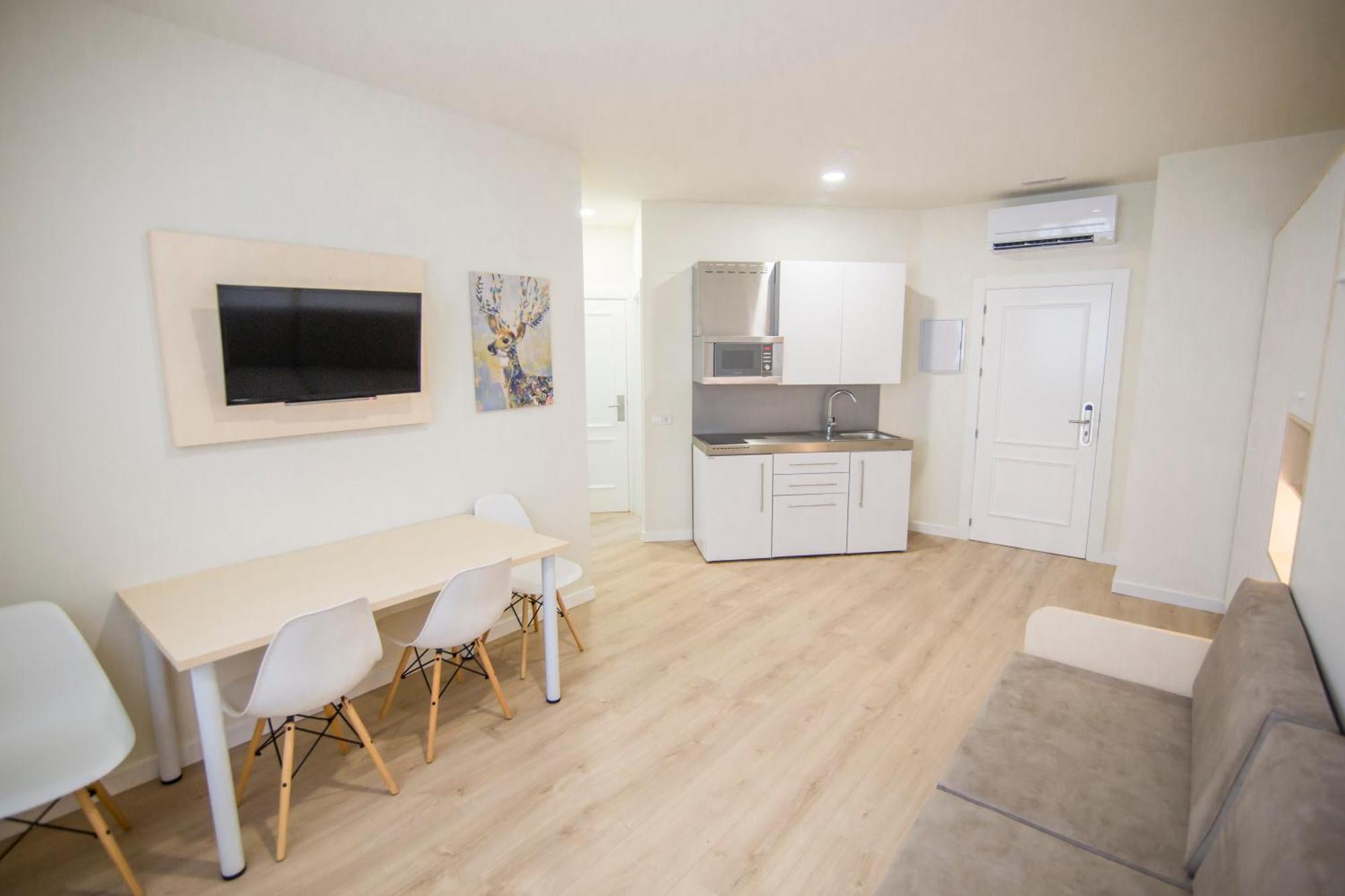 Apartamentos Plaza De Santiago - Estudios Turisticos - 1 Llave Pinto Kültér fotó