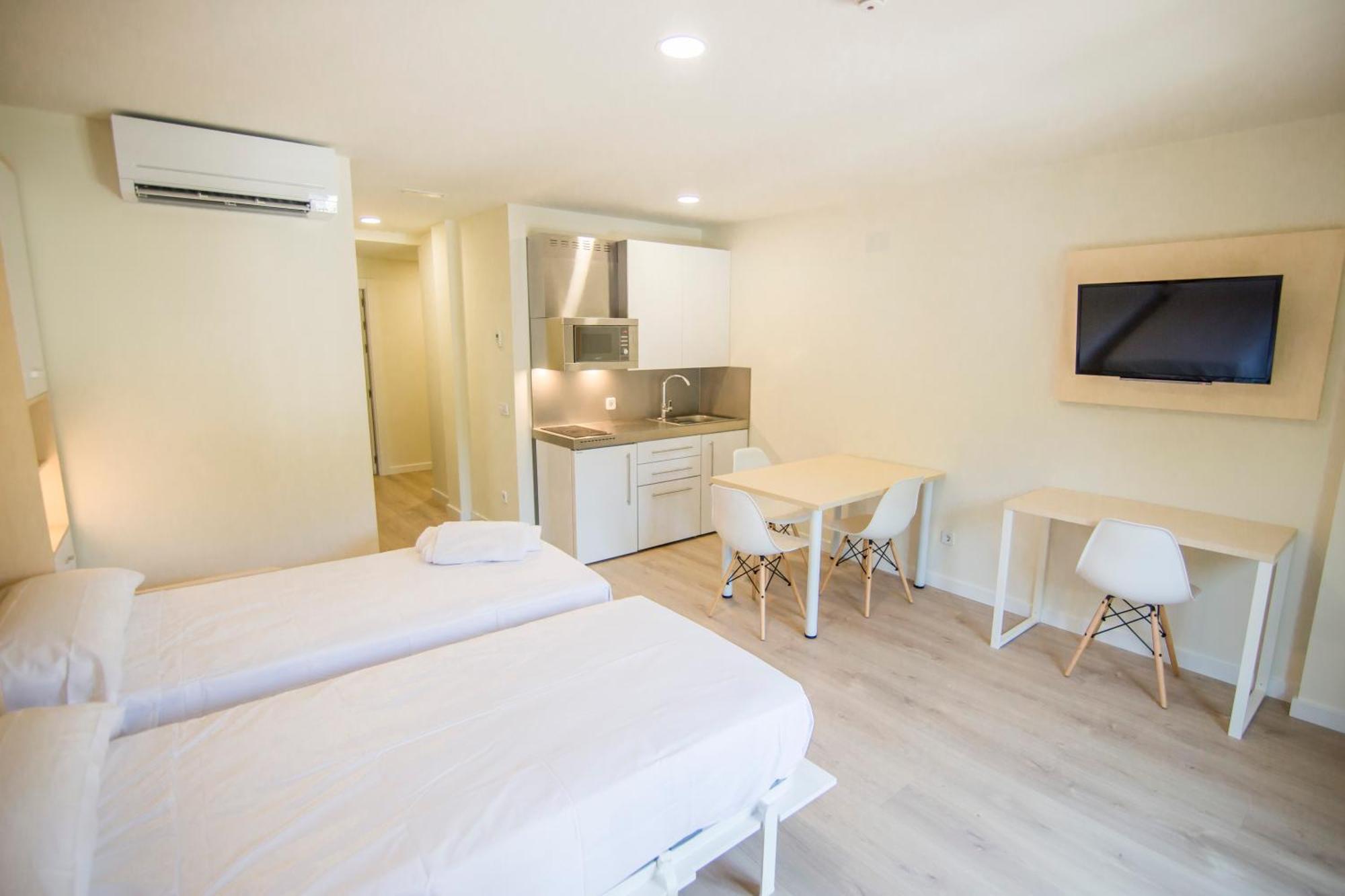Apartamentos Plaza De Santiago - Estudios Turisticos - 1 Llave Pinto Kültér fotó