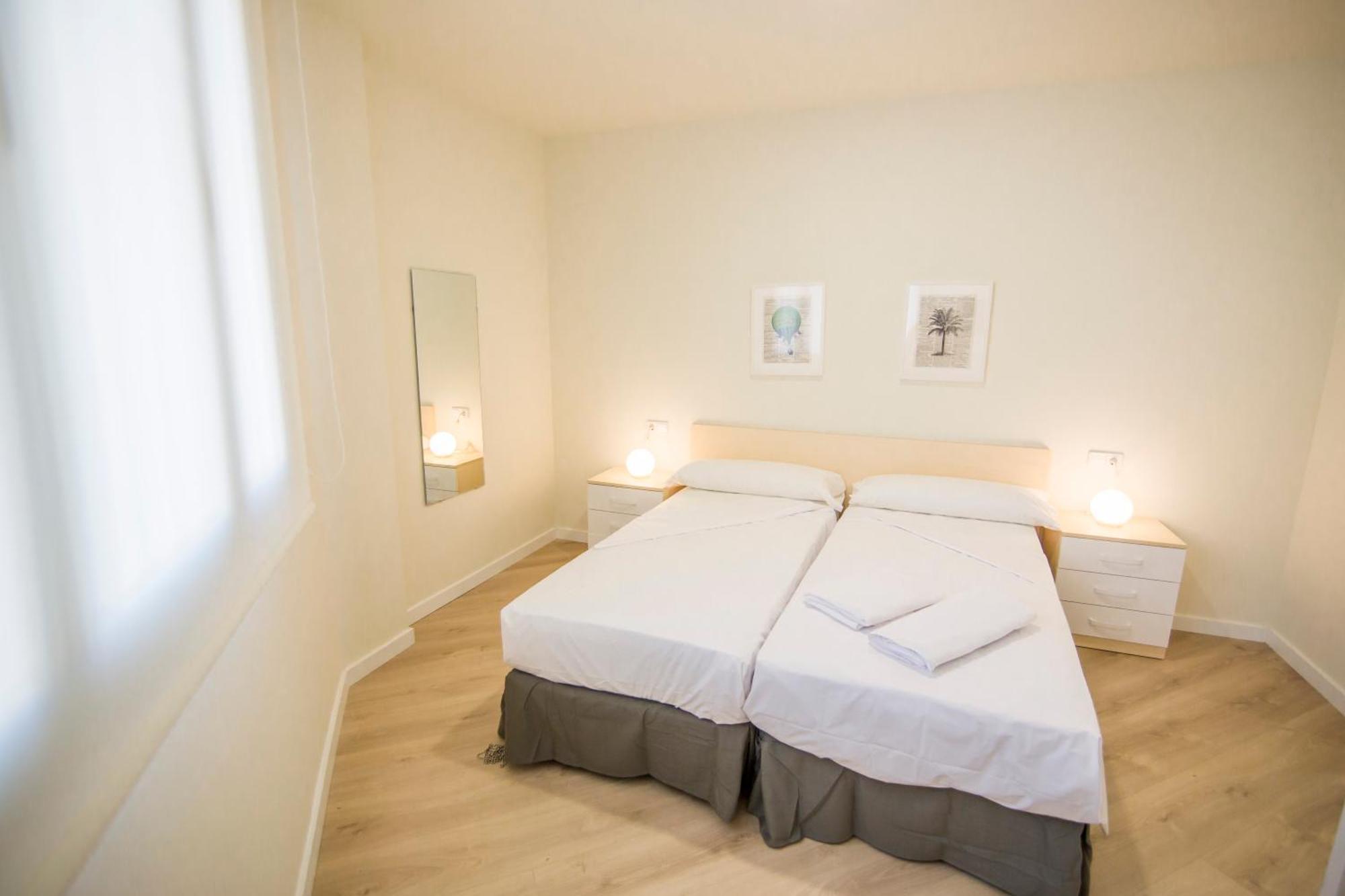 Apartamentos Plaza De Santiago - Estudios Turisticos - 1 Llave Pinto Kültér fotó