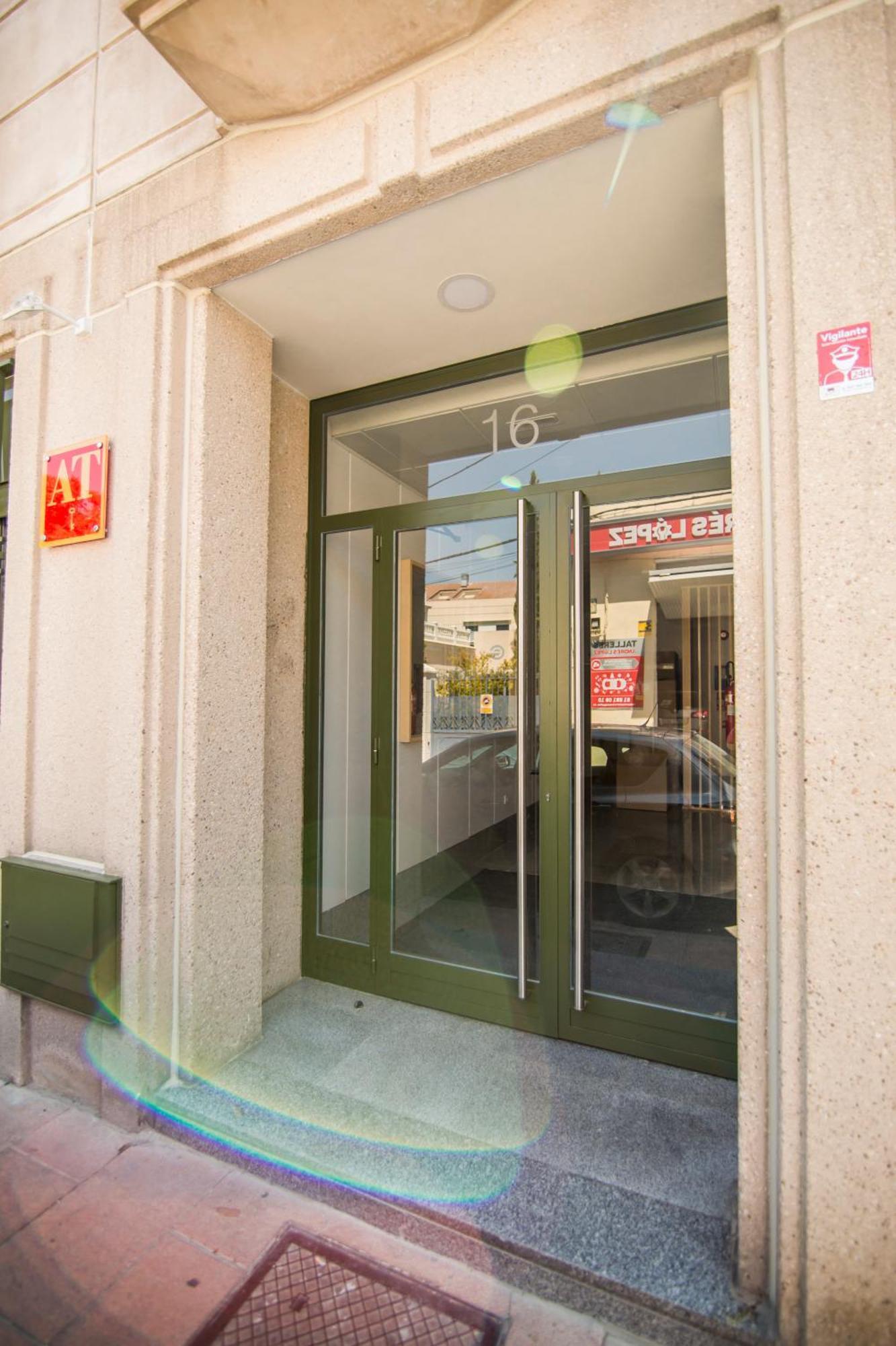 Apartamentos Plaza De Santiago - Estudios Turisticos - 1 Llave Pinto Kültér fotó
